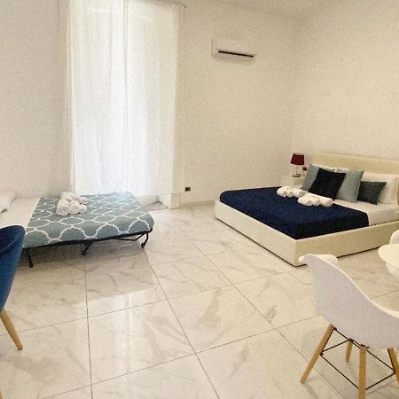 Bed and Breakfast Domus Luigi Leone II Neapel Exterior foto