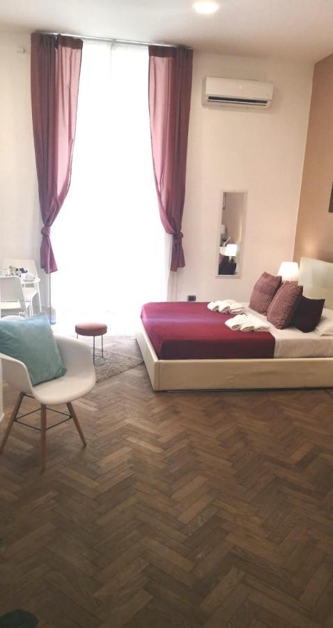 Bed and Breakfast Domus Luigi Leone II Neapel Exterior foto