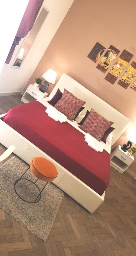Bed and Breakfast Domus Luigi Leone II Neapel Exterior foto