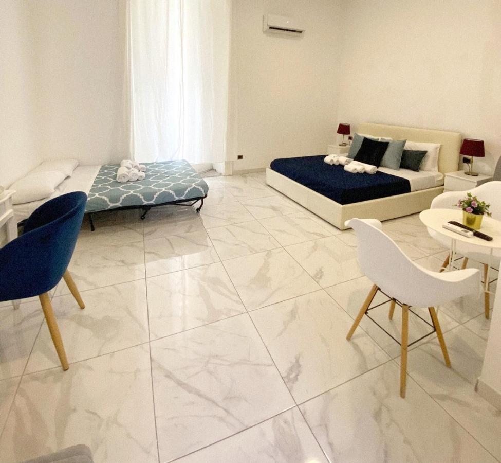 Bed and Breakfast Domus Luigi Leone II Neapel Exterior foto
