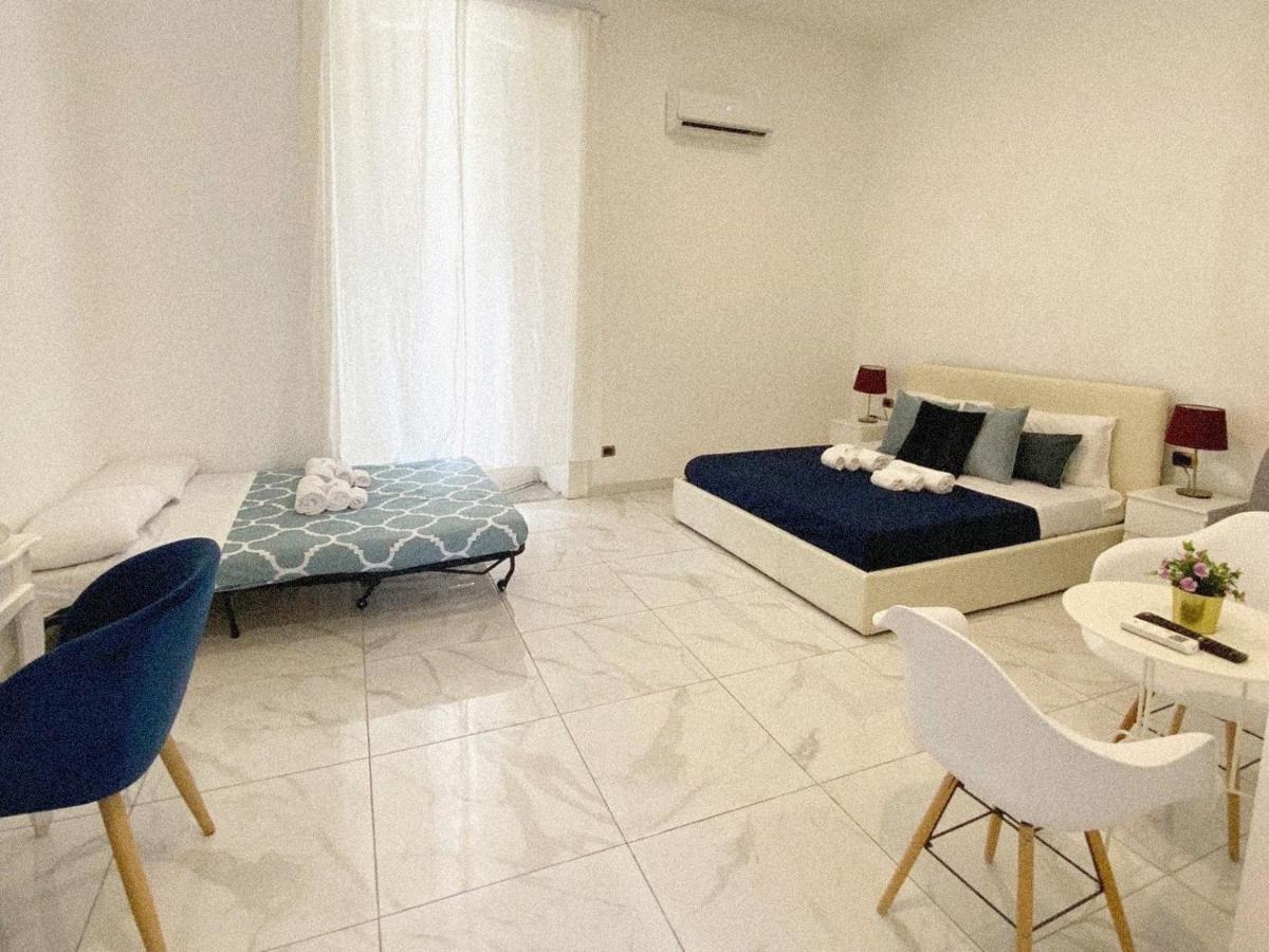 Bed and Breakfast Domus Luigi Leone II Neapel Exterior foto