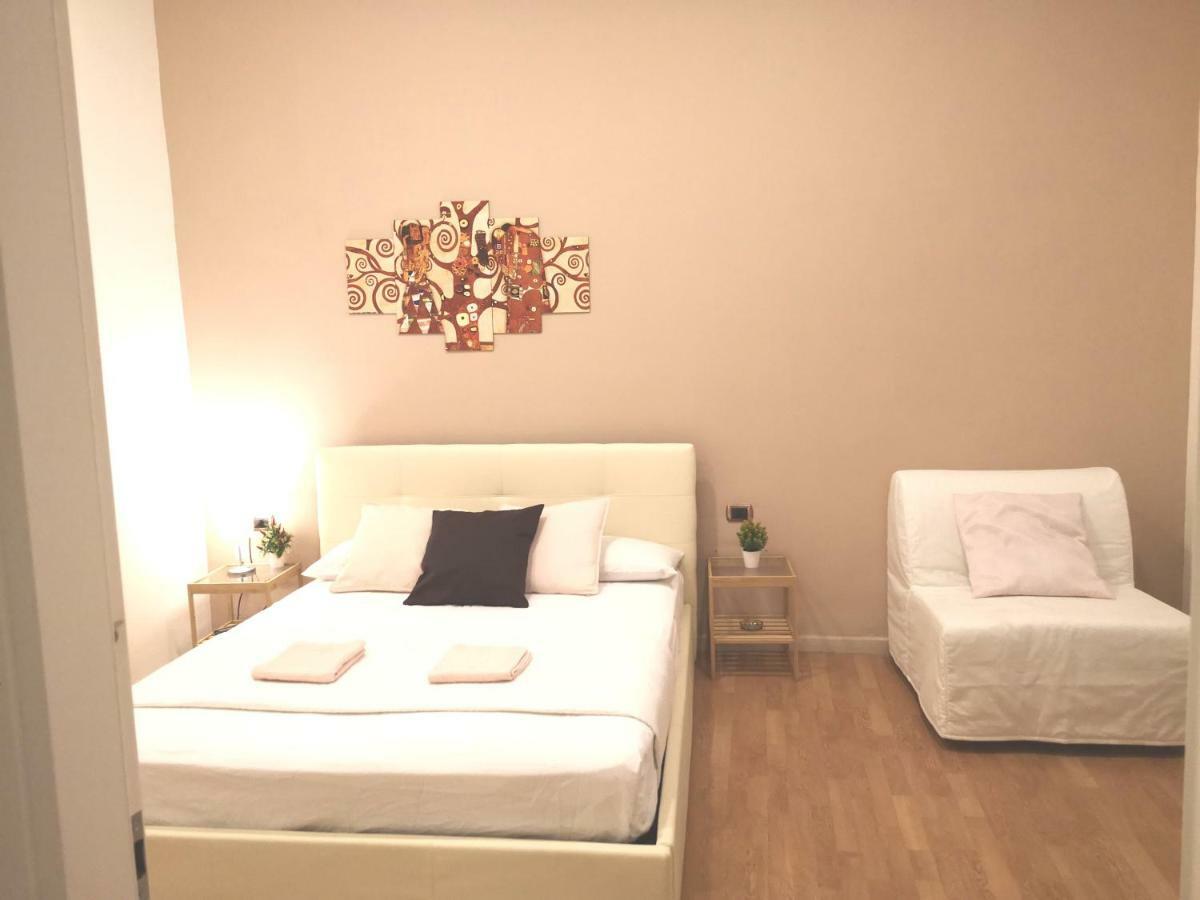 Bed and Breakfast Domus Luigi Leone II Neapel Exterior foto