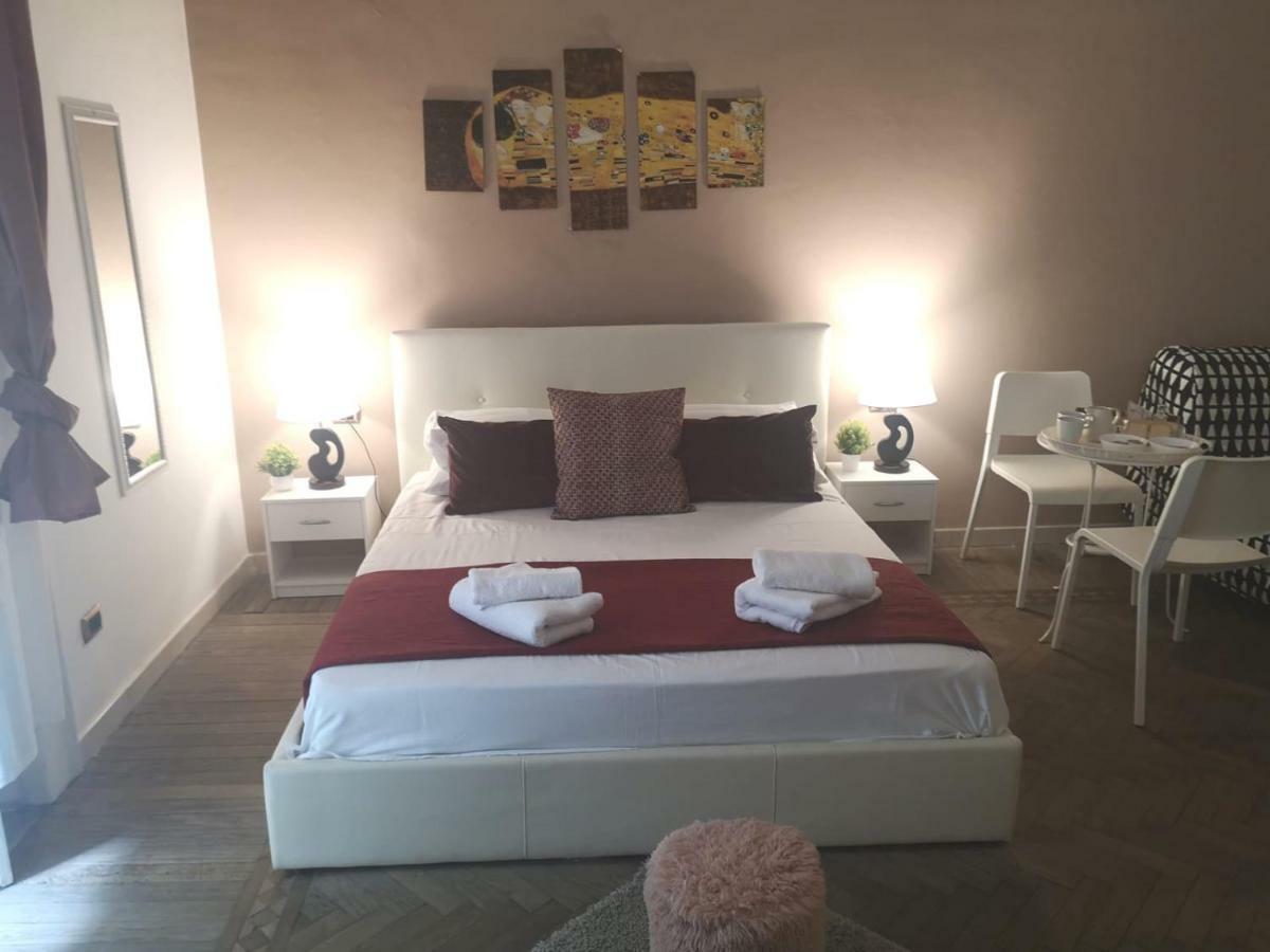 Bed and Breakfast Domus Luigi Leone II Neapel Exterior foto