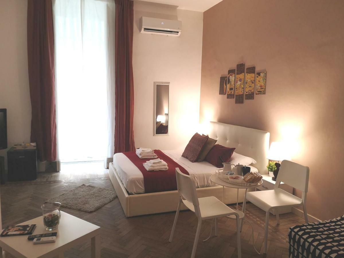 Bed and Breakfast Domus Luigi Leone II Neapel Exterior foto
