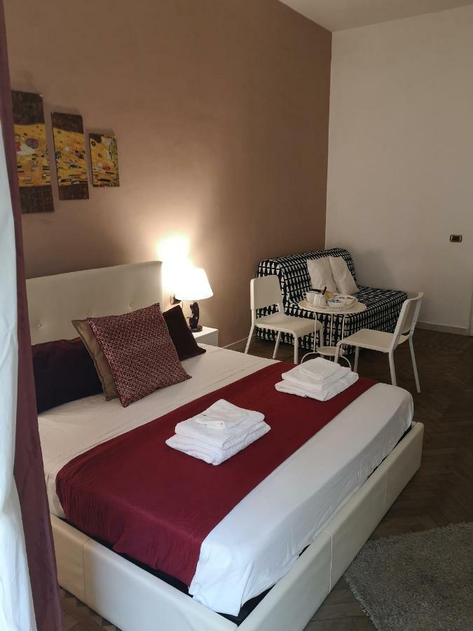 Bed and Breakfast Domus Luigi Leone II Neapel Exterior foto