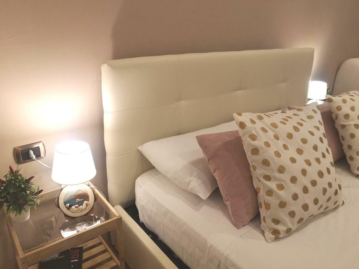 Bed and Breakfast Domus Luigi Leone II Neapel Exterior foto