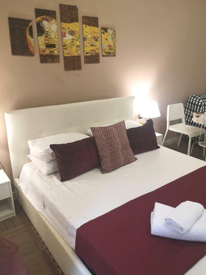Bed and Breakfast Domus Luigi Leone II Neapel Exterior foto