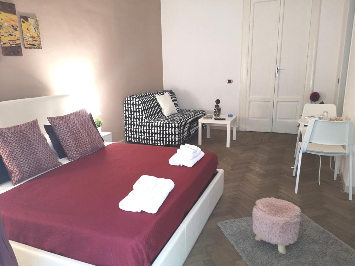 Bed and Breakfast Domus Luigi Leone II Neapel Exterior foto