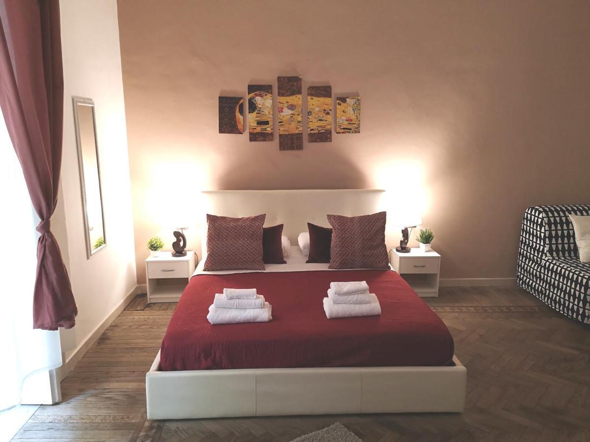 Bed and Breakfast Domus Luigi Leone II Neapel Exterior foto