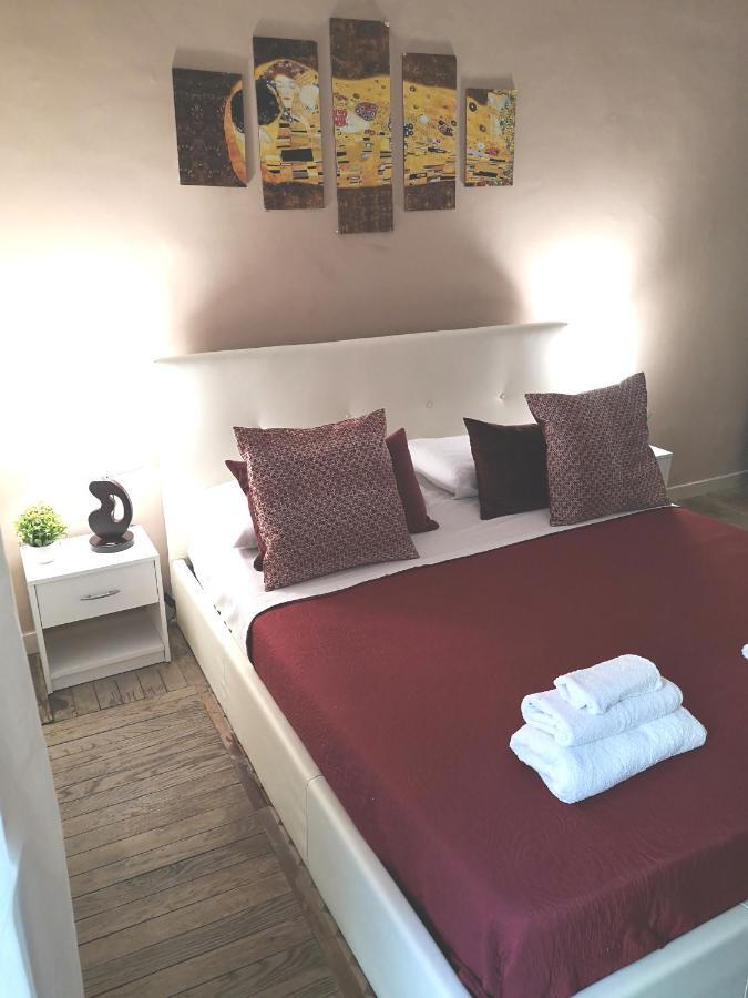 Bed and Breakfast Domus Luigi Leone II Neapel Exterior foto