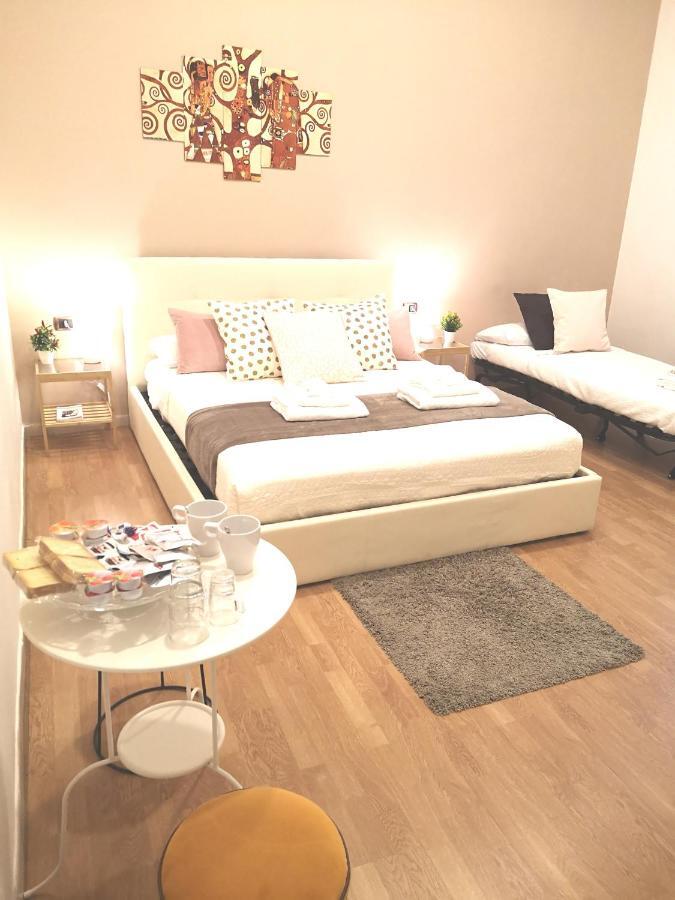 Bed and Breakfast Domus Luigi Leone II Neapel Exterior foto