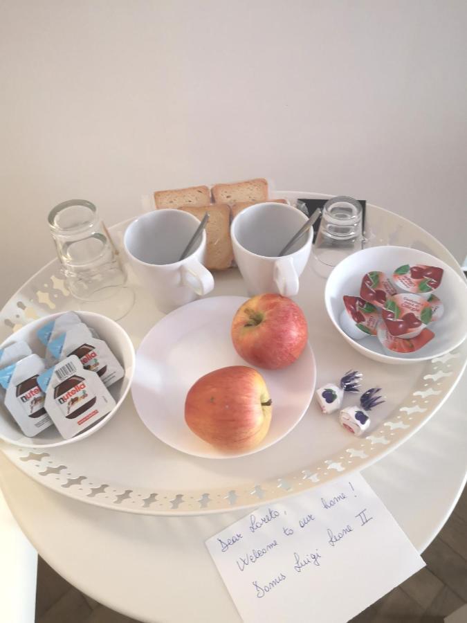 Bed and Breakfast Domus Luigi Leone II Neapel Exterior foto