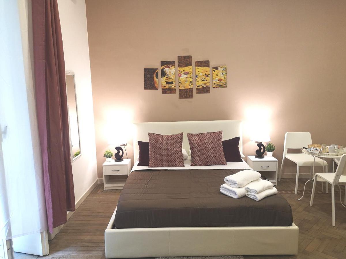 Bed and Breakfast Domus Luigi Leone II Neapel Exterior foto