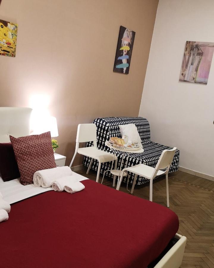 Bed and Breakfast Domus Luigi Leone II Neapel Exterior foto