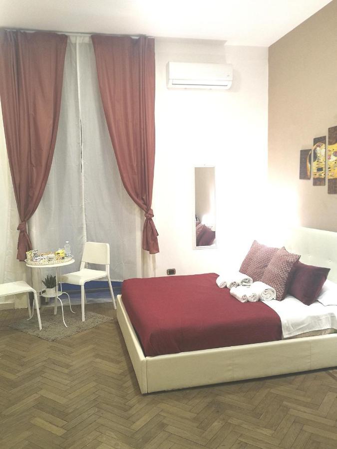 Bed and Breakfast Domus Luigi Leone II Neapel Exterior foto